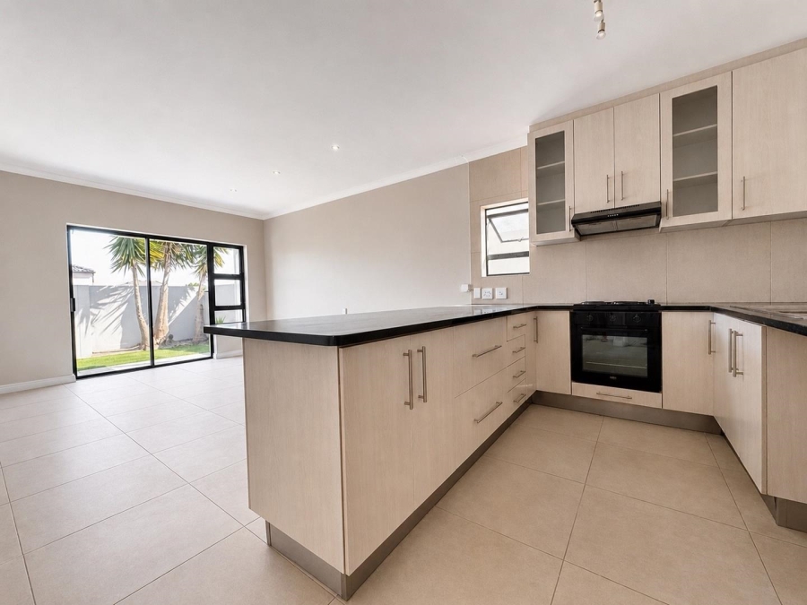 To Let 3 Bedroom Property for Rent in Parklands North Western Cape